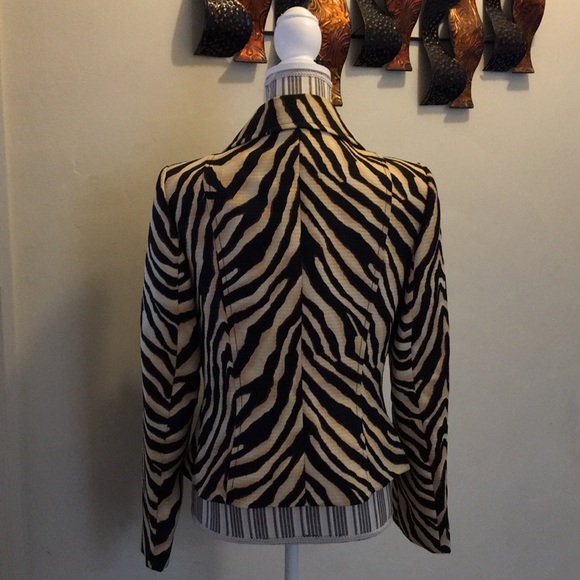 Classic-Modern Jacket! - Picture 3 of 5